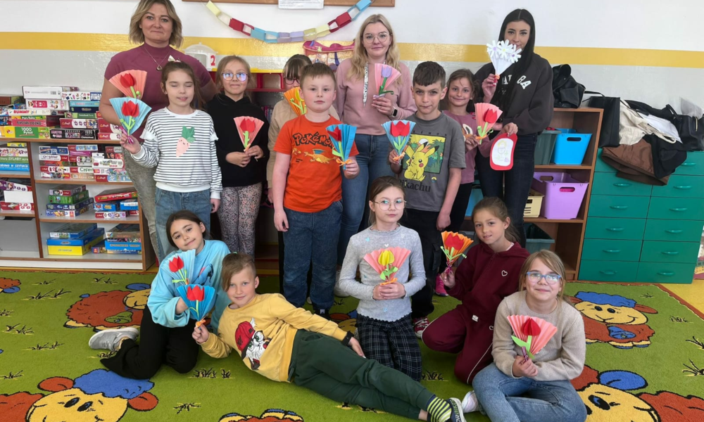 Studentki Pedagogiki Przedszkolnej i Wczesnoszkolnej na praktyce w Szkole Podstawowej Nr 5 w Nysie