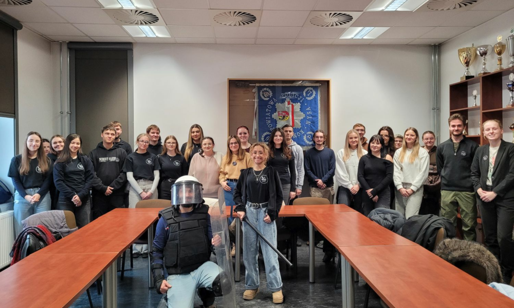 Studenci SKN Cognitio Scientiae z wizytą w KPP Nysa