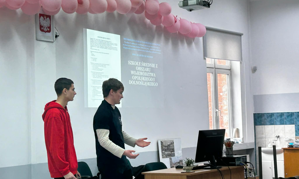 Badanie empiryczne wśród maturzystów rozpoczęte – pierwsza wizyta członków SKN „Cognitio Scientiae” w Zespole Szkół Technicznych w Kłodzku