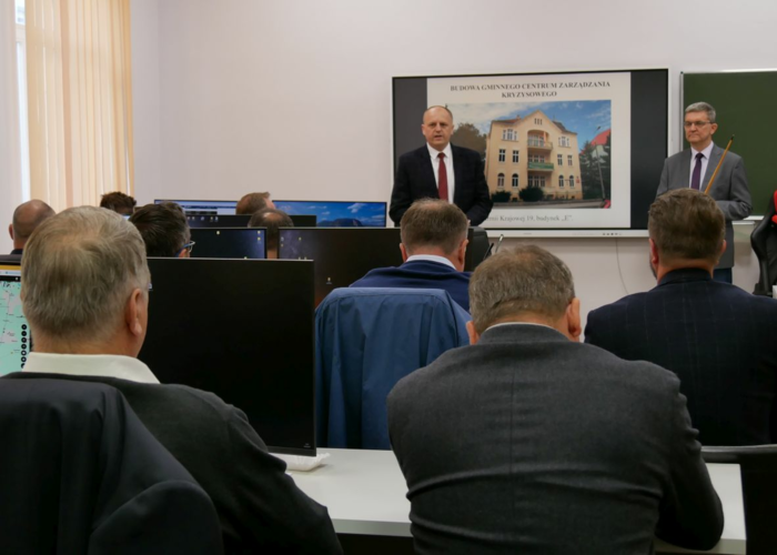 Szkolenie w Laboratorium Zarządzania Kryzysowego Jaśmin, z udziałem wójtów, burmistrzów i prezydentów miast