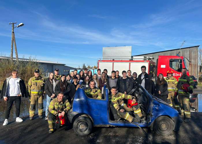 Studenci SKN „Cognitio Scientiae” z wizytą u nyskich strażaków