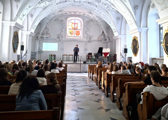 „How to Learn English Effectively” w I LO Carolinum