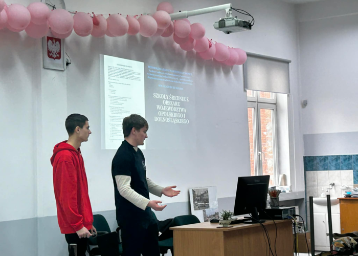 Badanie empiryczne wśród maturzystów rozpoczęte – pierwsza wizyta członków SKN „Cognitio Scientiae” w Zespole Szkół Technicznych w Kłodzku