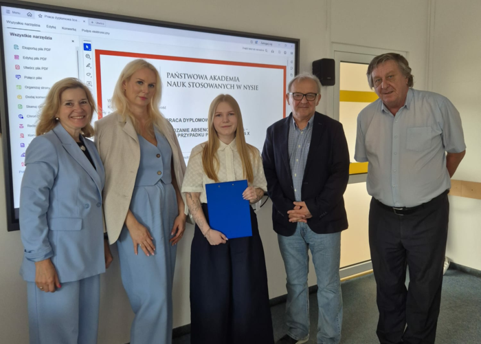 Kolejne sukcesy naszych Studentów! Za nami obrony prac licencjackich na WNE